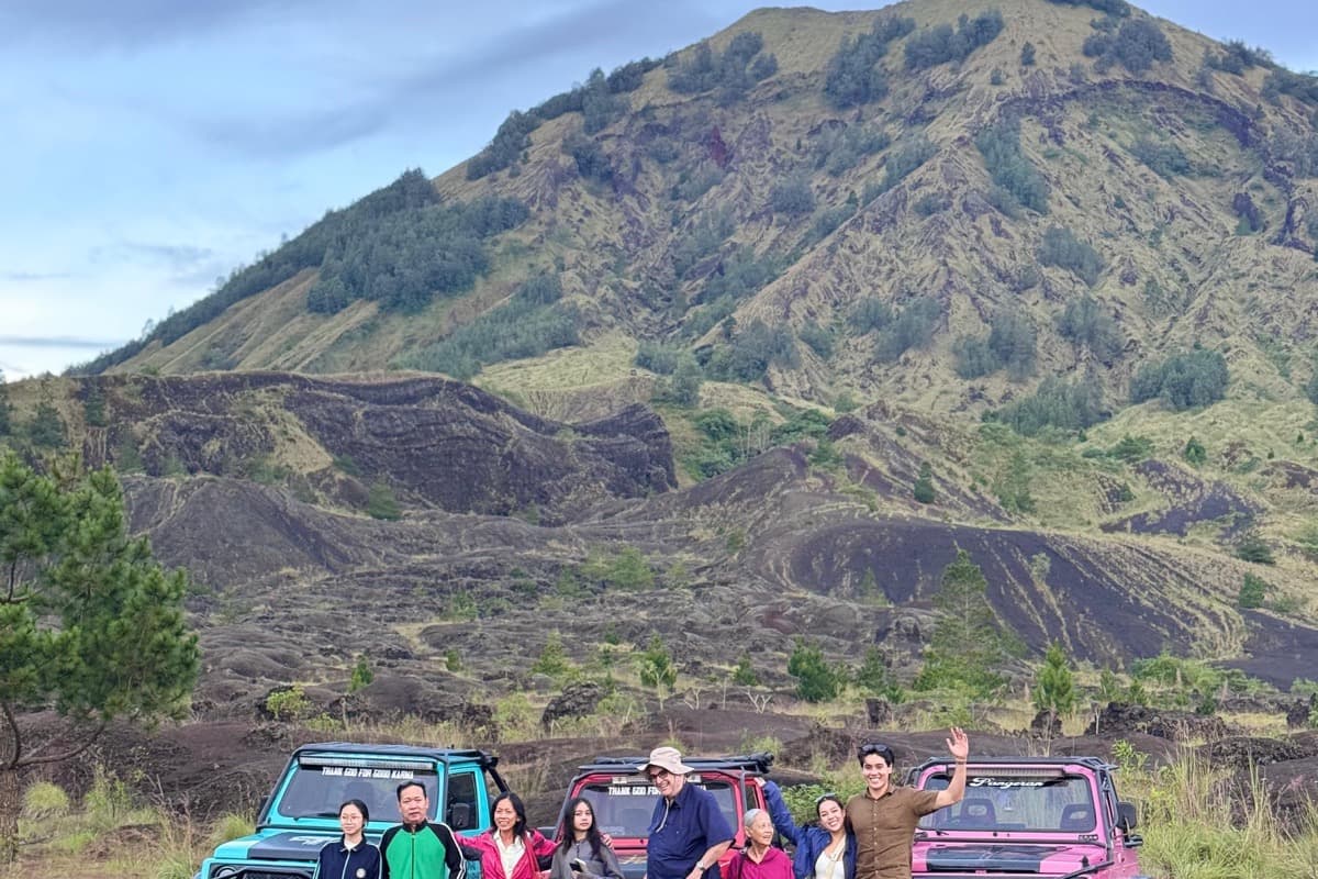Tour group and jeeps below Mount Batur